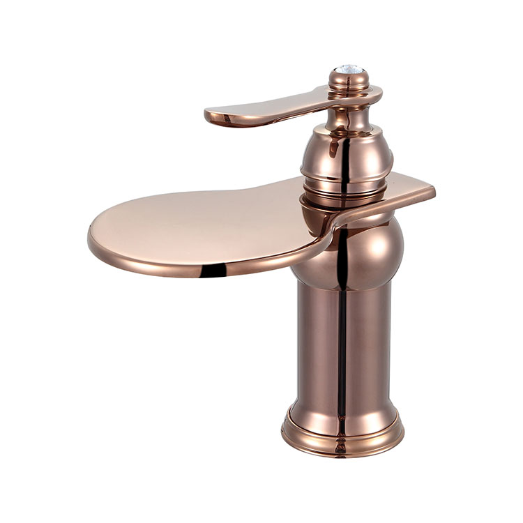 Mga Rose Gold na Faucet sa Banyo